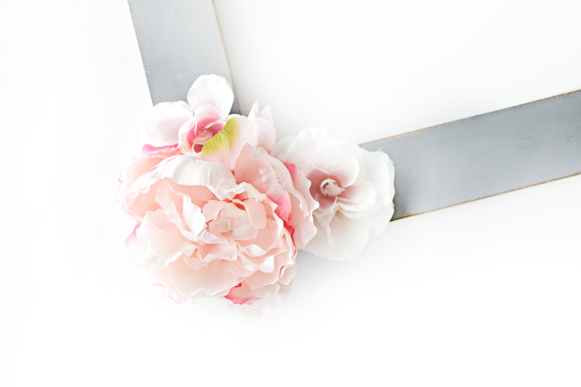 DIY Bridal Shower Floral Photo Booth Frame